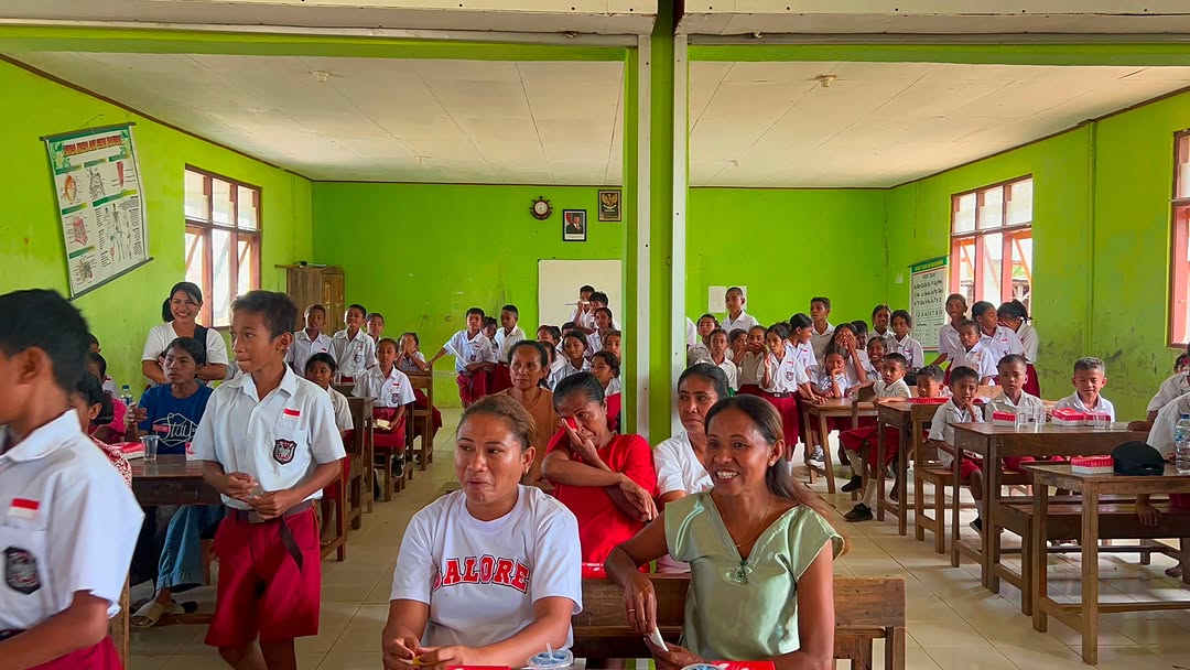 Mengantar Mimpi dari Perbatasan, Satgas Yonarmed 12 Kostrad Beri Semangat Lulusan SD untuk Terus Bersekolah