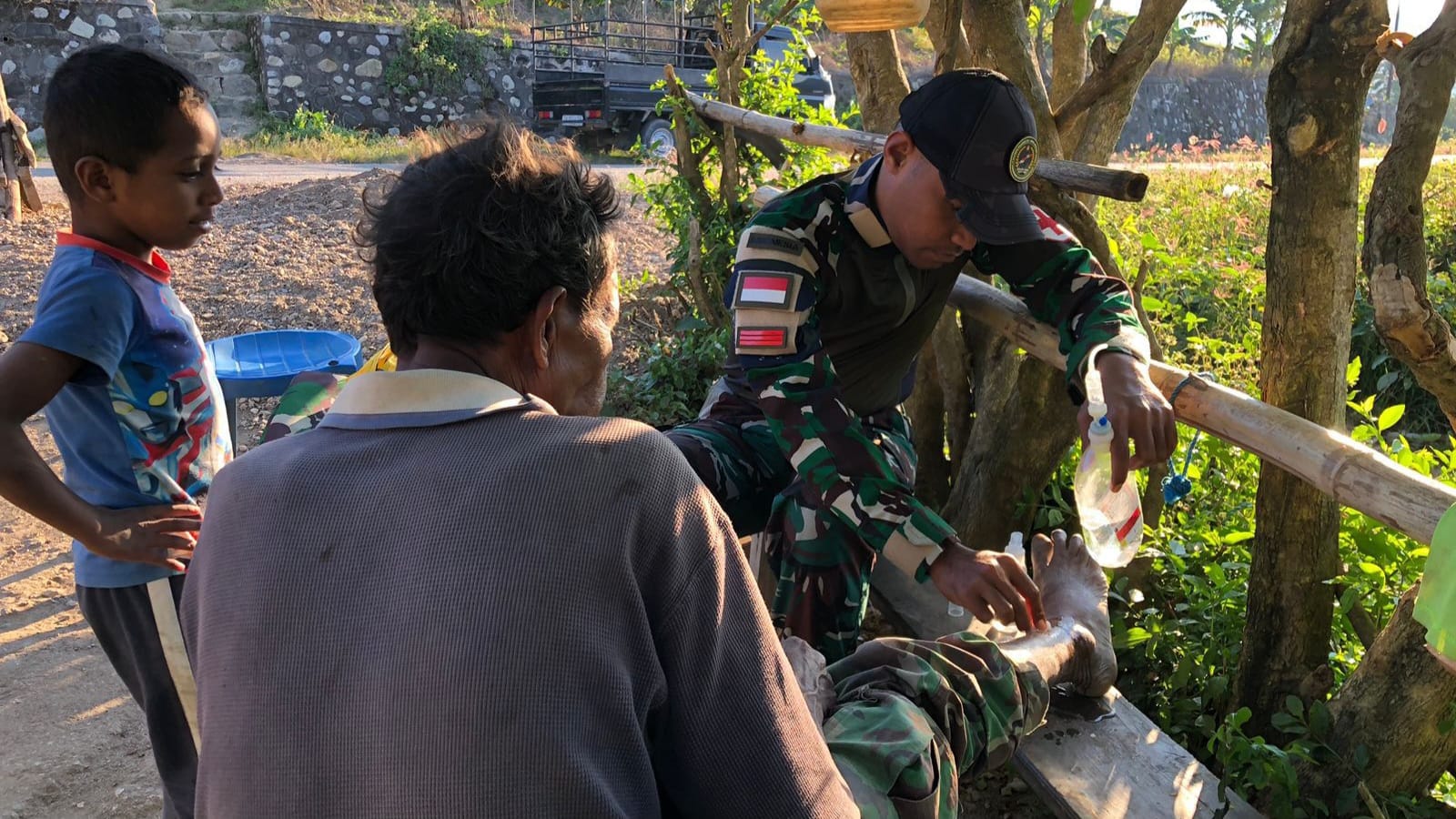 Datangi Rumah demi Rumah, Satgas Yonarmed 12 Kostrad Hadirkan Layanan Kesehatan untuk Warga Perbatasan Belu