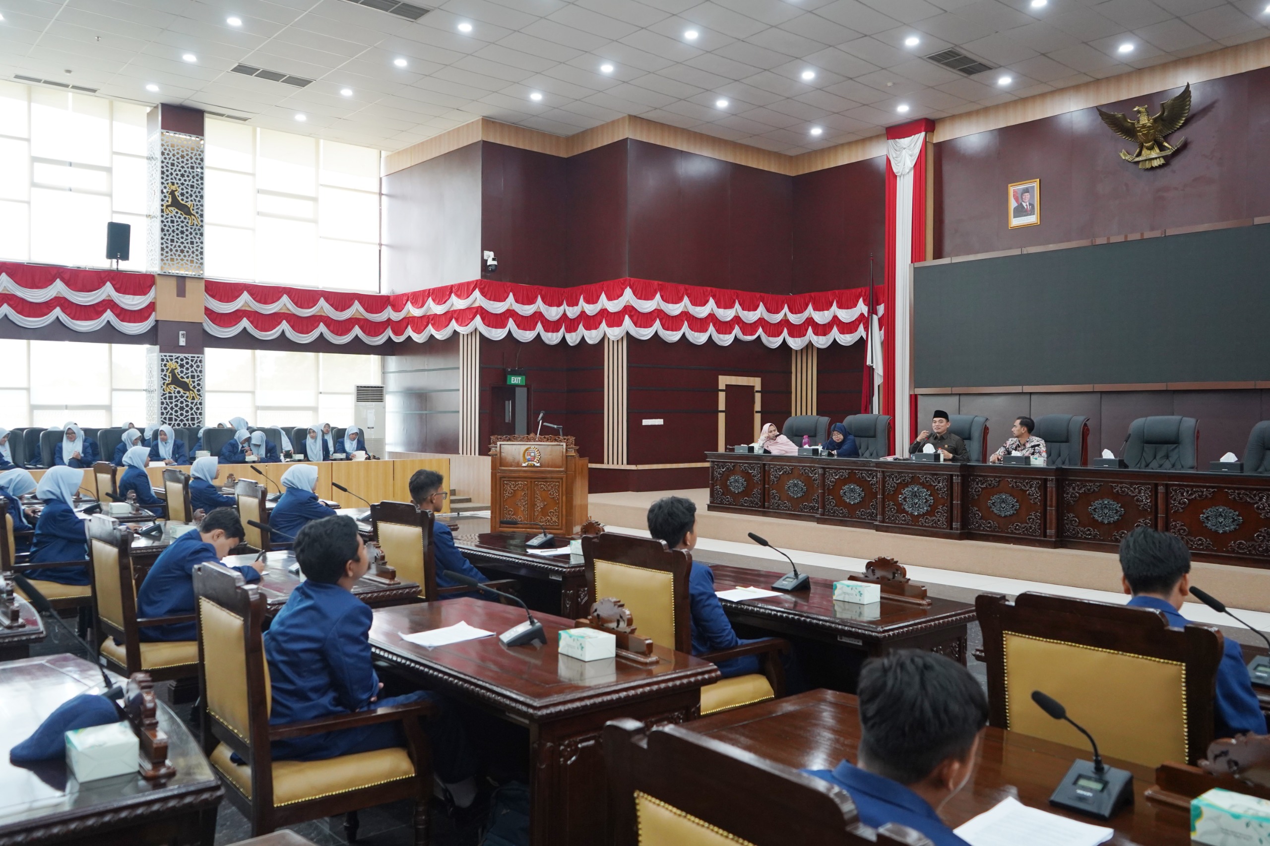 Siswa SMPIT Nurul Fikri Belajar Demokrasi di DPRD Kota Bogor, Sampaikan Aspirasi Hasil Observasi Lapangan