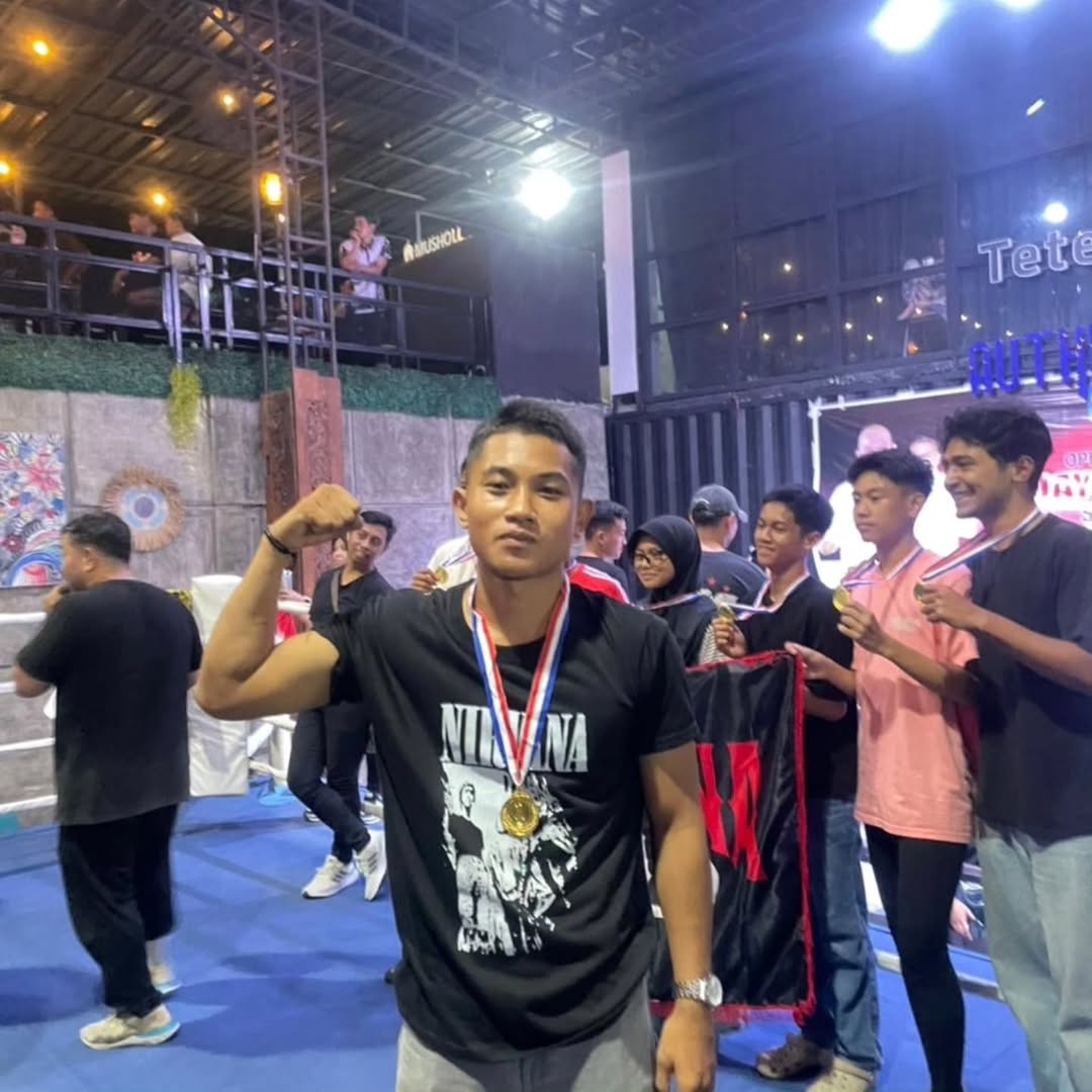 Dua Prajurit Yonarhanud 16 Kostrad Kibarkan Prestasi di Makassar, Buktikan Ketangguhan di Arena Muaythai