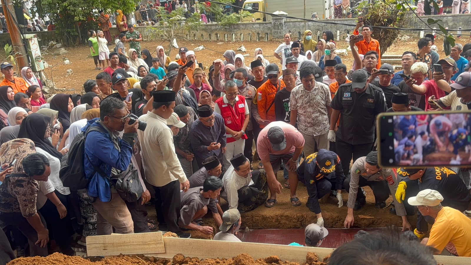 Polda Banten Dampingi Pemulangan dan Pemakaman Korban Kapal Aruphadatu 1