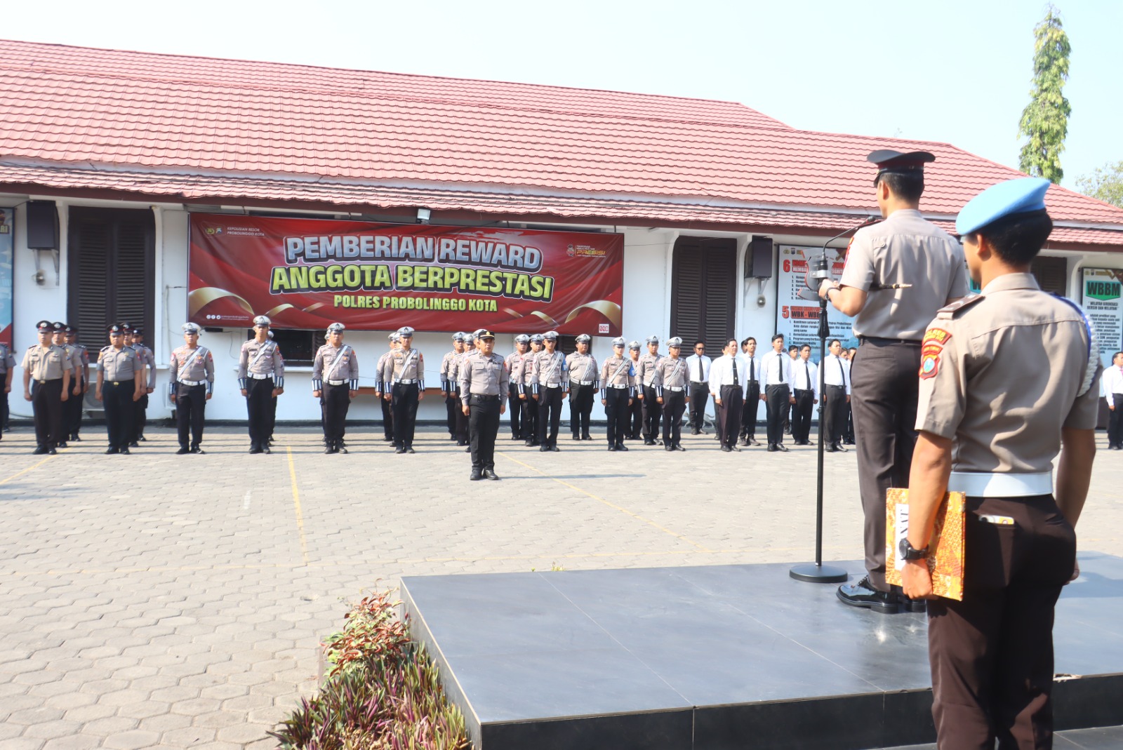 Polres Probolinggo Kota Beri Penghargaan ke 10 Personel Berprestasi
